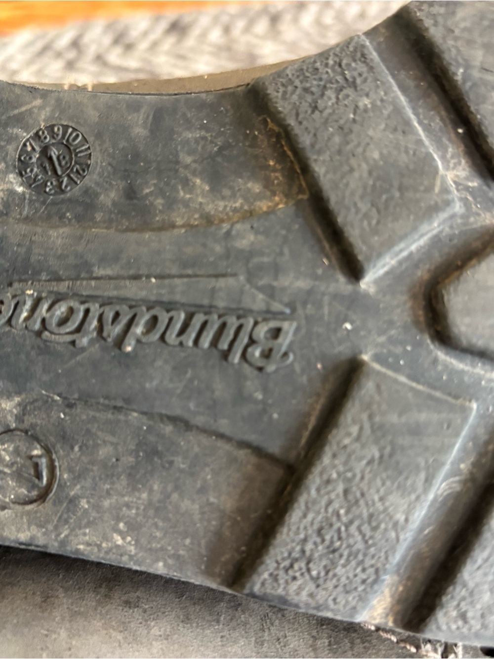 Blundstone Black Chelsea Boot Sole Detail - Picture 5 of 5